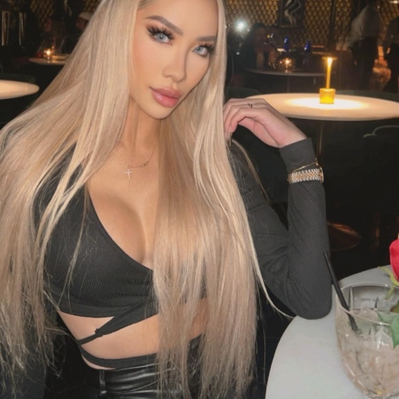 PrettyLittleThing tie strappy crop top in black - Picture 1 of 2